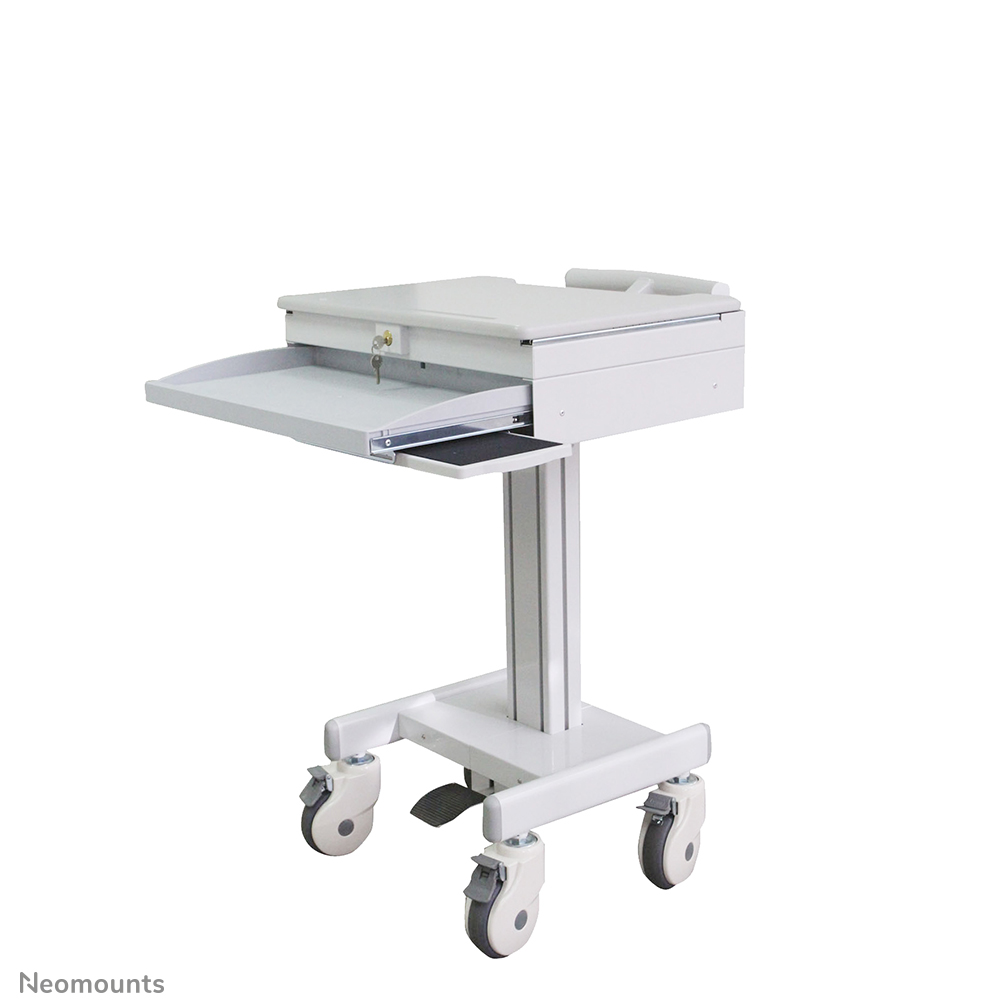 La Neomounts medico portatile carrello, modello MED-M100 è un luogo di lavoro mobile per il computer portatile, la tastiera e il mouse.