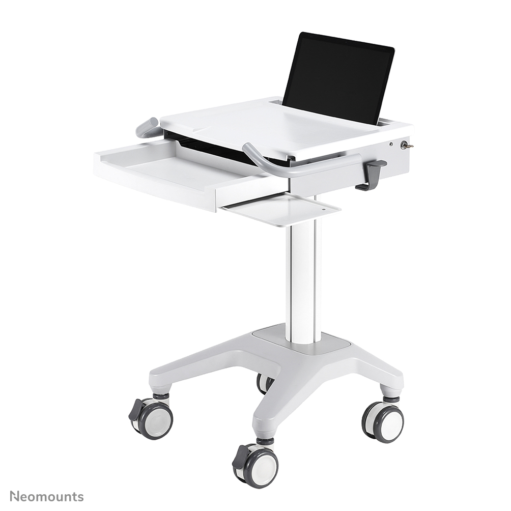 La Neomounts medico portatile carrello, modello MED-M200 è un luogo di lavoro mobile per il computer portatile, la tastiera e il mouse.